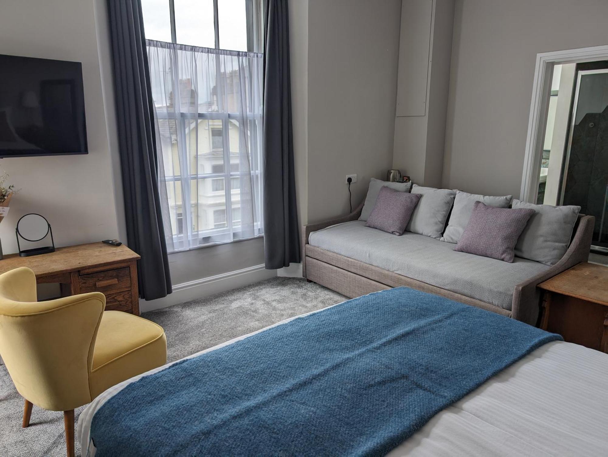 Bed and Breakfast The Chelsea Лландидно Экстерьер фото