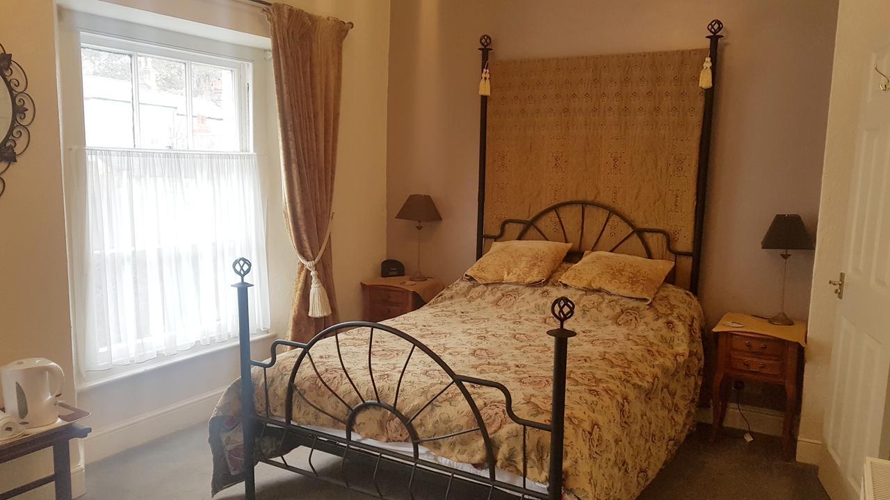 Bed and Breakfast The Chelsea Лландидно Экстерьер фото