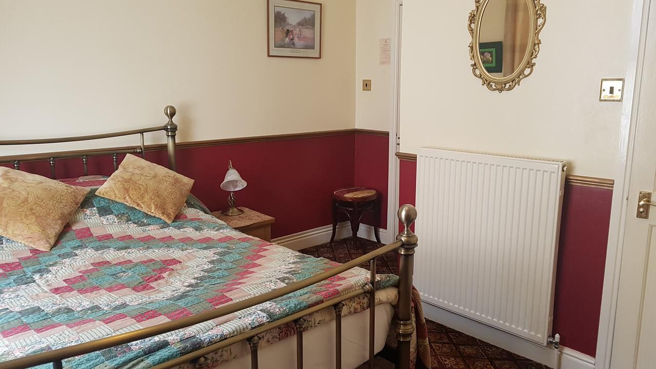 Bed and Breakfast The Chelsea Лландидно Экстерьер фото